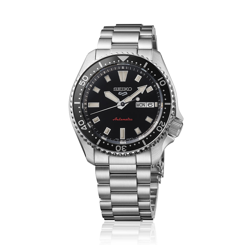 Seiko 5 Sports SKX Series in Kuro Black
