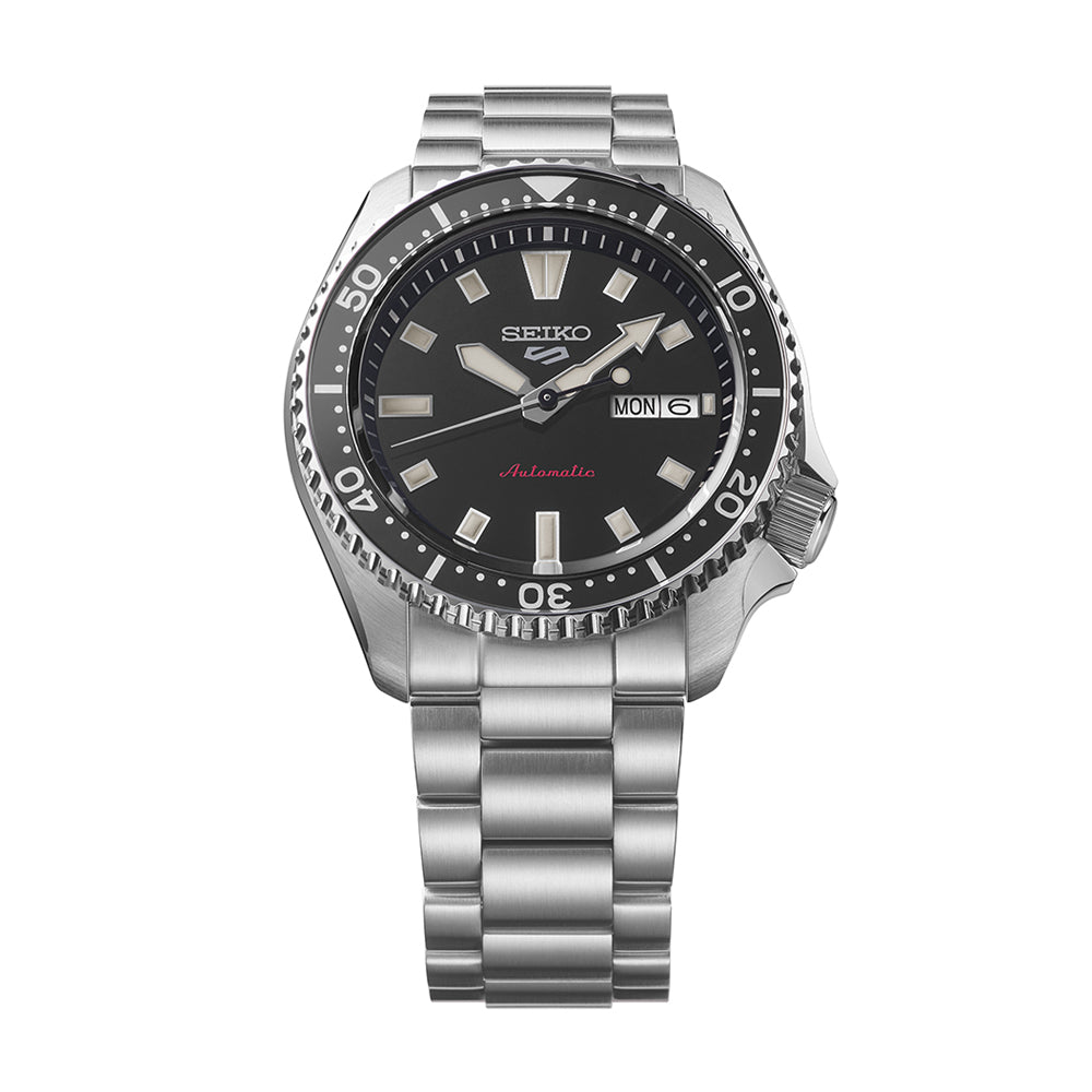Seiko 5 Sports SKX Series in Kuro Black
