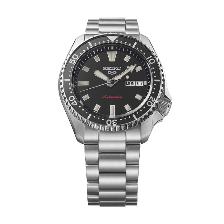 Seiko 5 Sports SKX Series in Kuro Black