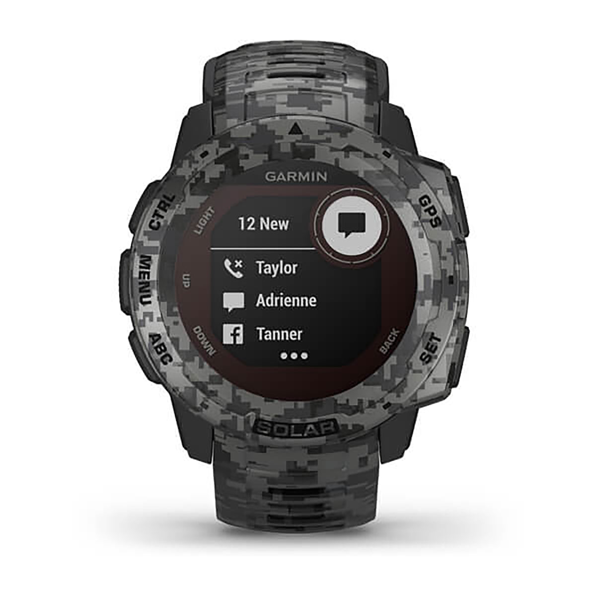 ساعة Garmin Instinct Solar ذات الإصدار المموه (Camo Edition)، مزودة بحزام سيليكون رمادي مموه وشاشة ملونة بالكامل.