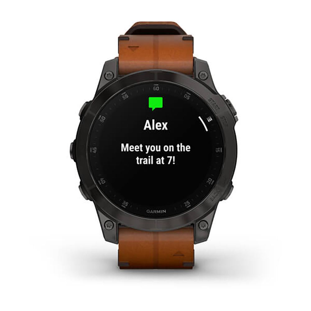 ساعة Garmin Epix Gen 2 باللون الأسود الكربوني الرمادي مع إطار من التيتانيوم المطلي بالكربون الشبيه بالألماس (DLC) وحزام جلدي وشاشة ملونة بالكامل