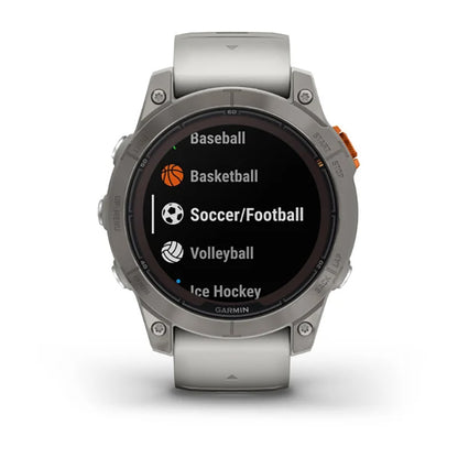 ساعة Garmin Fenix 7 Pro Sapphire Solar Edition من التيتانيوم باللون الرمادي الضبابي/البرتقالي الجمر بملء الشاشة