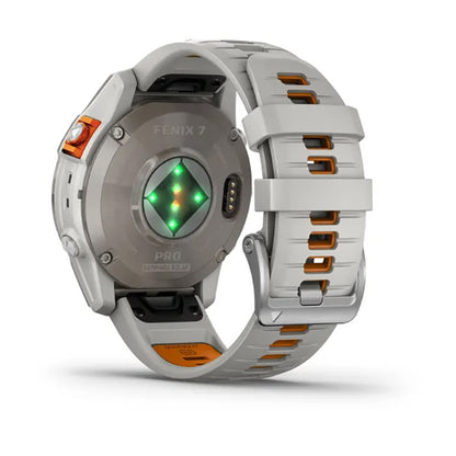 ساعة Garmin Fenix 7 Pro Sapphire Solar Edition من التيتانيوم باللون الرمادي الضبابي/البرتقالي الجمر بملء الشاشة