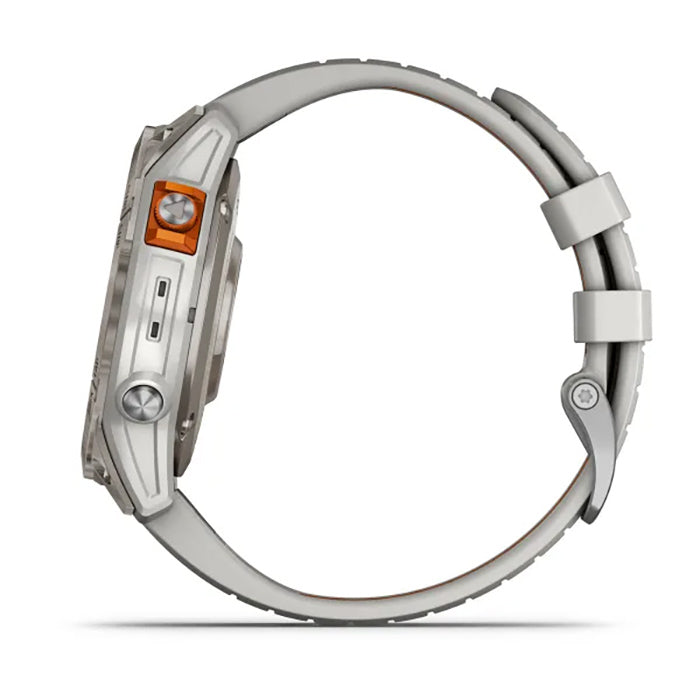 ساعة Garmin Fenix 7 Pro Sapphire Solar Edition من التيتانيوم باللون الرمادي الضبابي/البرتقالي الجمر بملء الشاشة