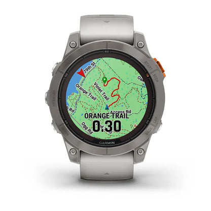 ساعة Garmin Fenix 7 Pro Sapphire Solar Edition من التيتانيوم باللون الرمادي الضبابي/البرتقالي الجمر بملء الشاشة
