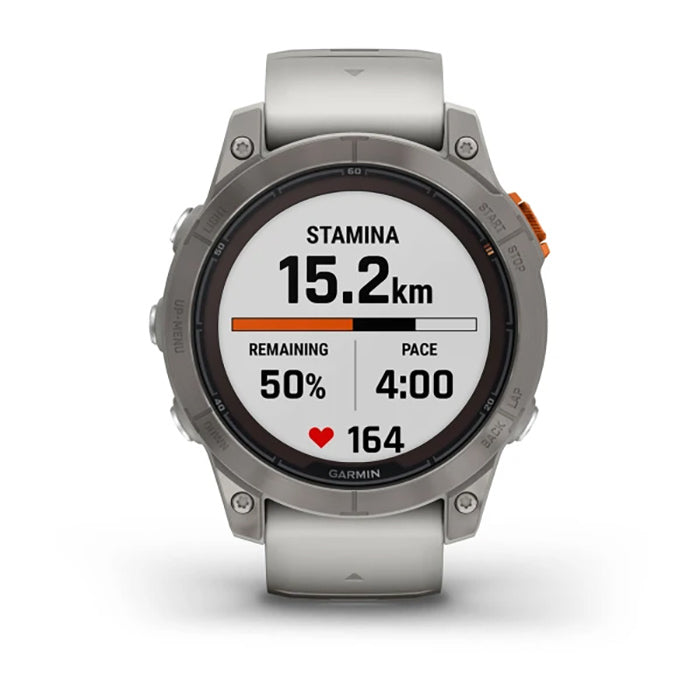 ساعة Garmin Fenix 7 Pro Sapphire Solar Edition من التيتانيوم باللون الرمادي الضبابي/البرتقالي الجمر بملء الشاشة