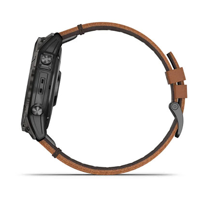 ساعة Garmin Epix Pro الجيل الثاني إصدار Sapphire مقاس 51 مم، هيكل تيتانيوم كربوني رمادي بطلاء DLC، مع سوار من جلد الكستناء وسوار سيليكون باللون الجرافيتي، شاشة كاملة
