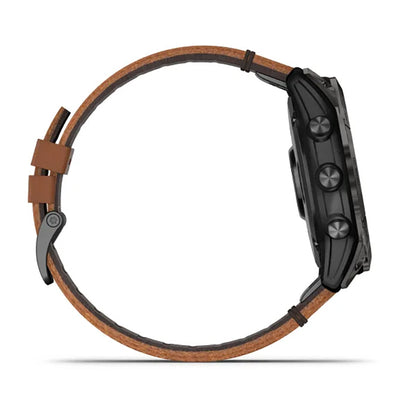 ساعة Garmin Epix Pro الجيل الثاني إصدار Sapphire مقاس 51 مم، هيكل تيتانيوم كربوني رمادي بطلاء DLC، مع سوار من جلد الكستناء وسوار سيليكون باللون الجرافيتي، شاشة كاملة